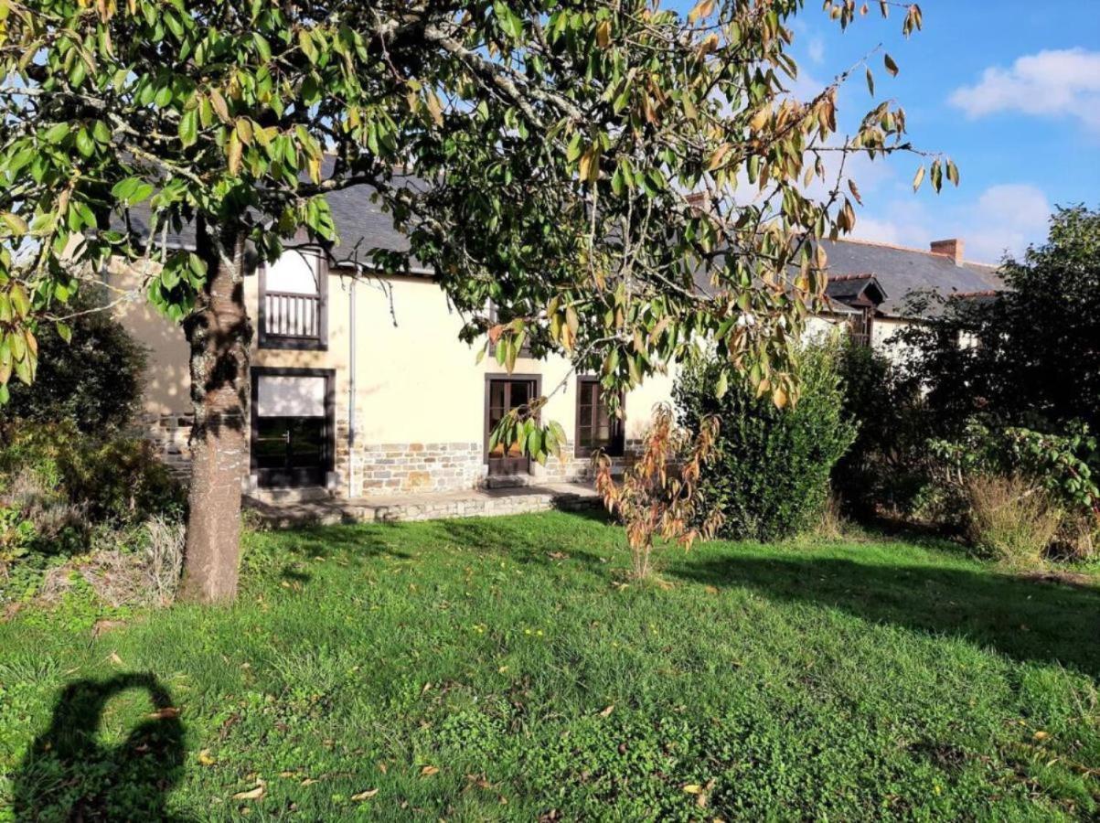 Longere Familiale Melesse Exterior foto