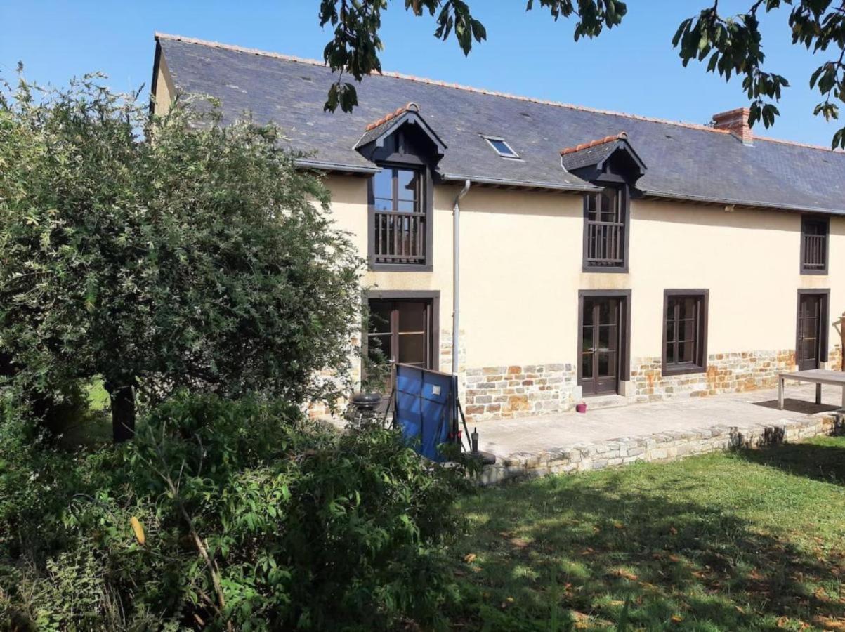 Longere Familiale Melesse Exterior foto