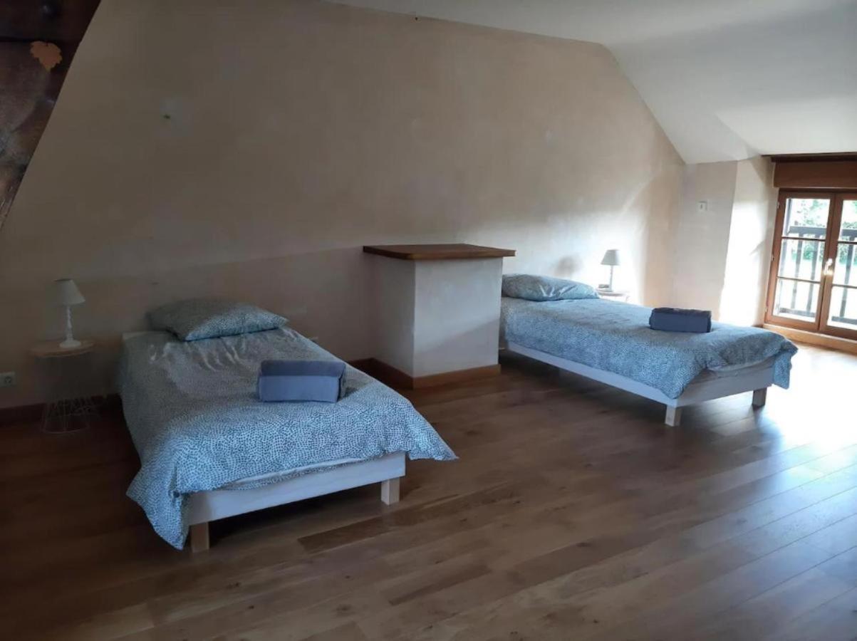 Longere Familiale Melesse Exterior foto