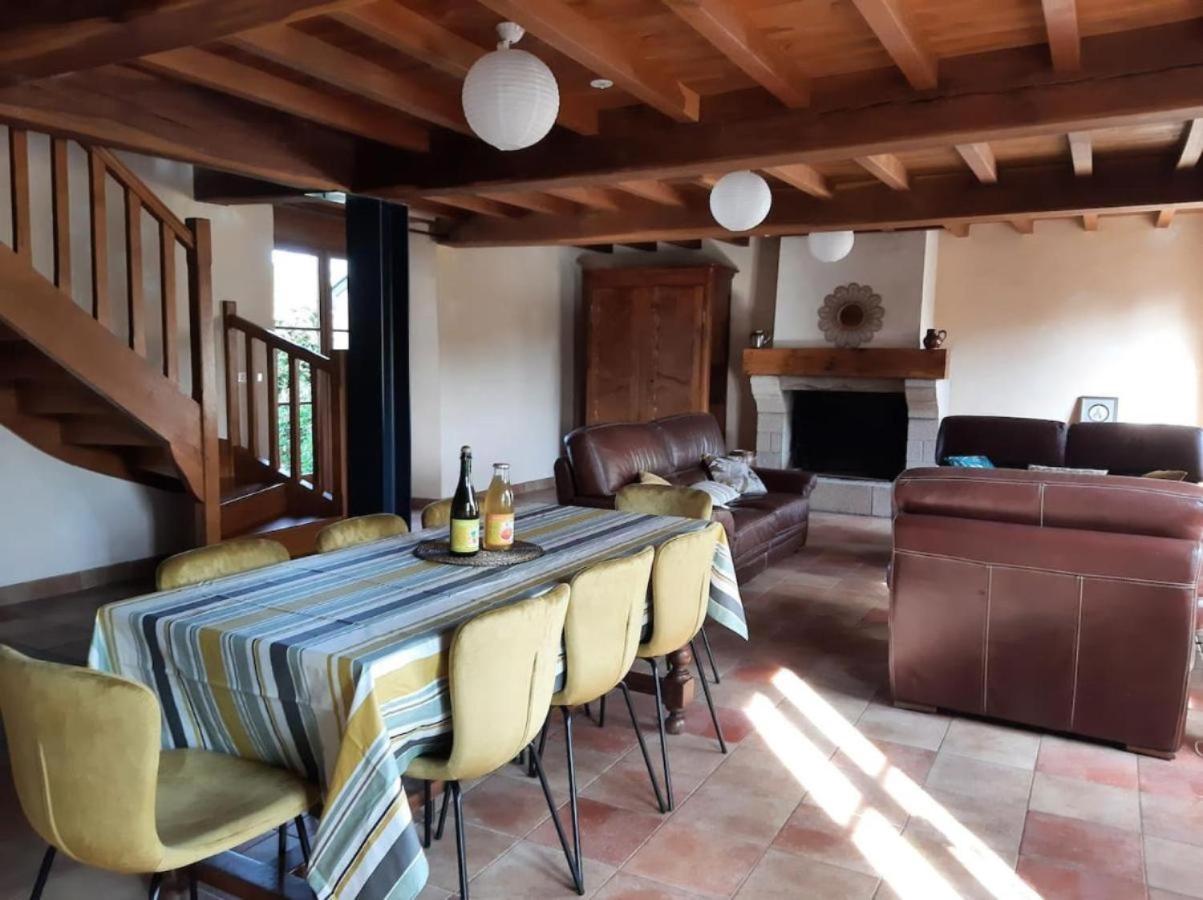 Longere Familiale Melesse Exterior foto