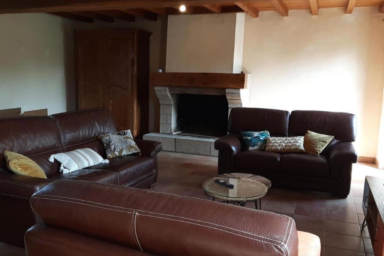 Longere Familiale Melesse Exterior foto