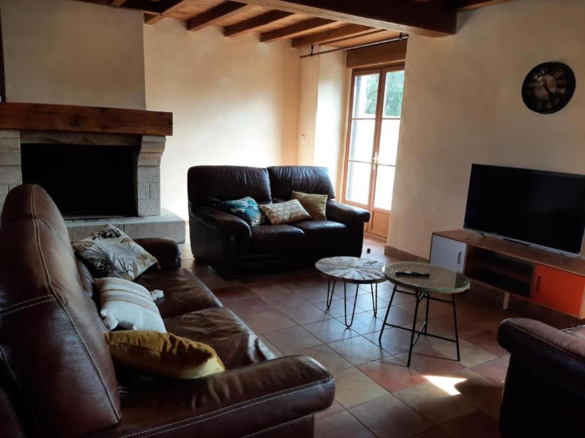 Longere Familiale Melesse Exterior foto
