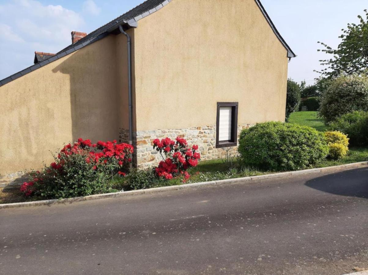 Longere Familiale Melesse Exterior foto